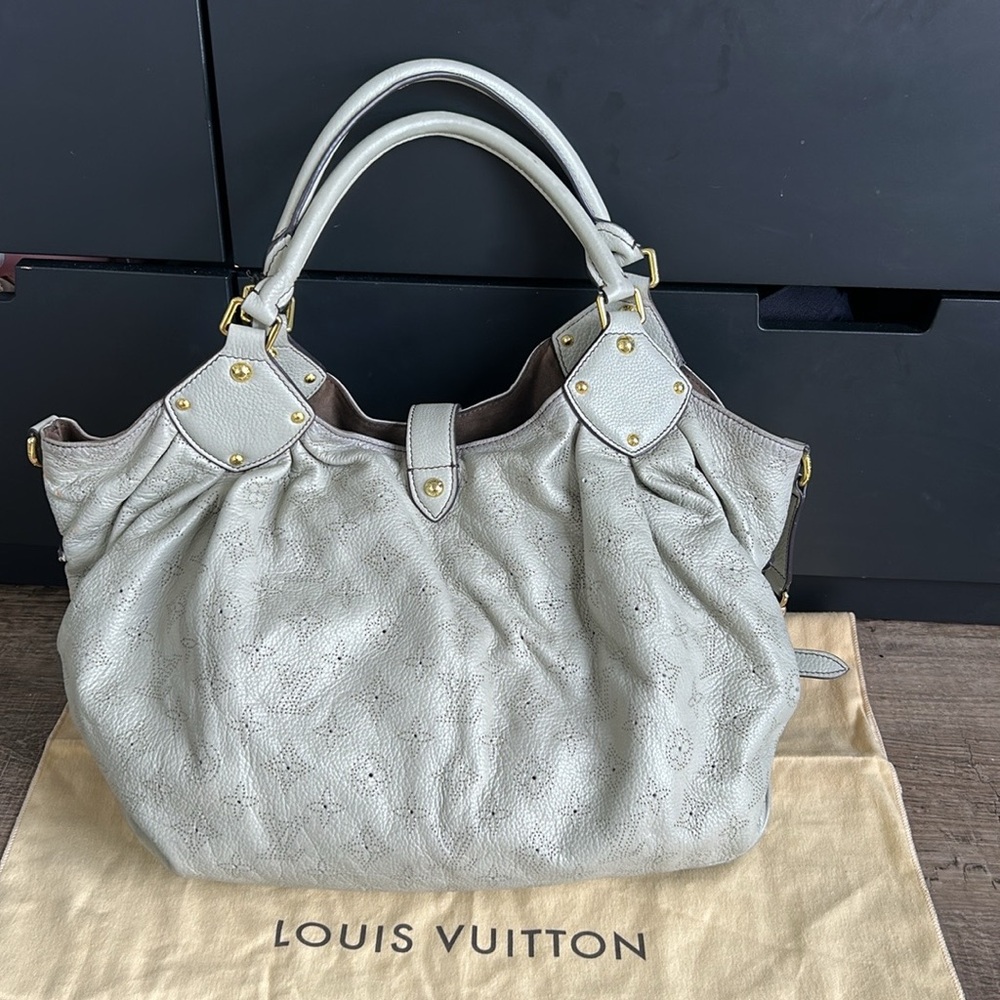 Louis Vuitton Mahina XL Leather Bag - Picture 2 of 13
